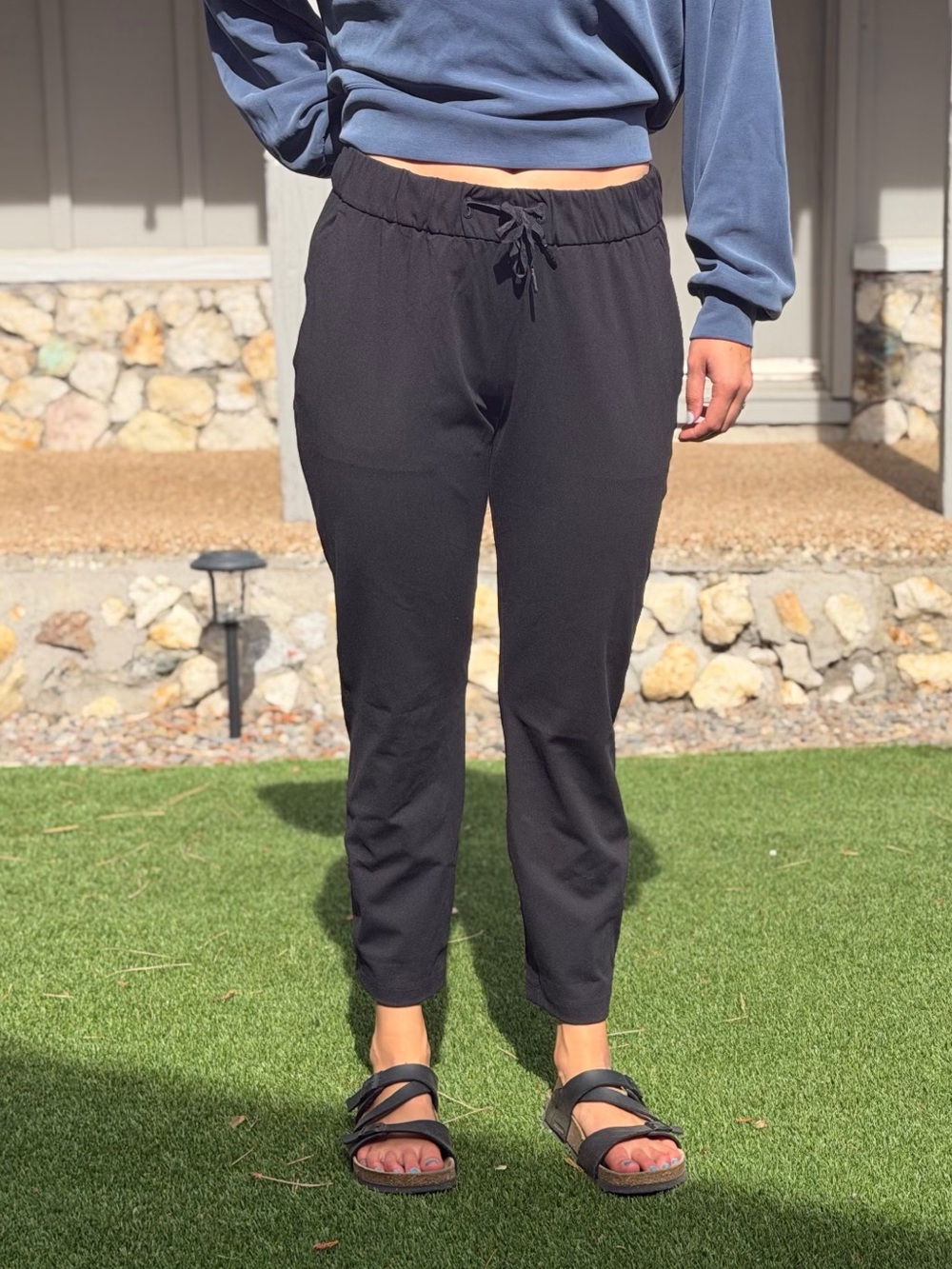 Lululemon on the fly pants - size 8, black